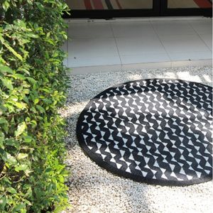 STRIDE Round Mat, Black & White, C [1 Left]